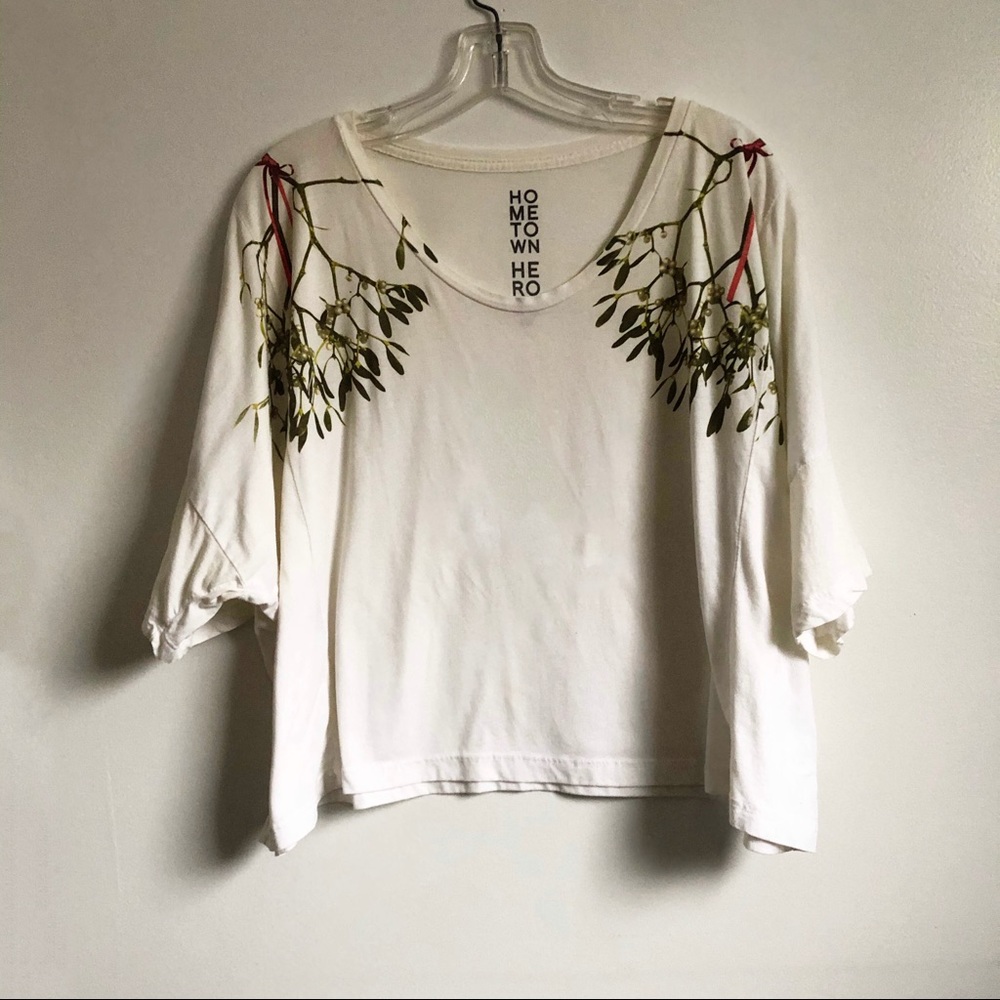Hometown Hero Mistletoe Tee
